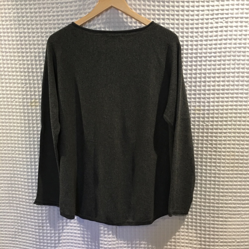 Like New Wool blend loose fit sweater. Size L - Picture 2 of 2